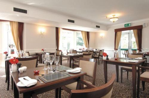 Hickstead Hotel Bolney Екстериор снимка